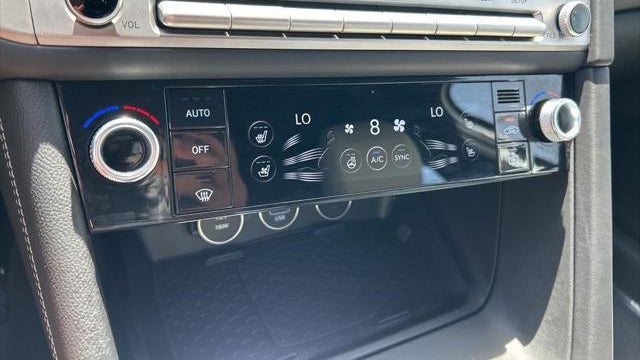 2025 Genesis G70 2.5T Standard