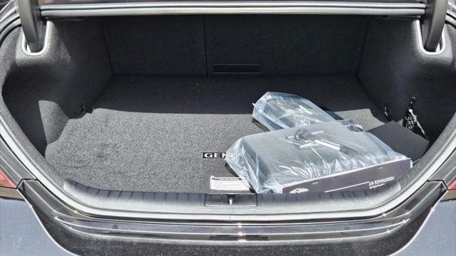 2025 Genesis G70 2.5T Standard