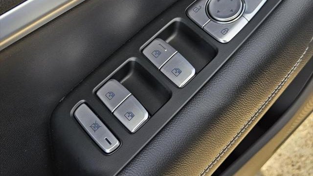 2025 Genesis G70 2.5T Standard