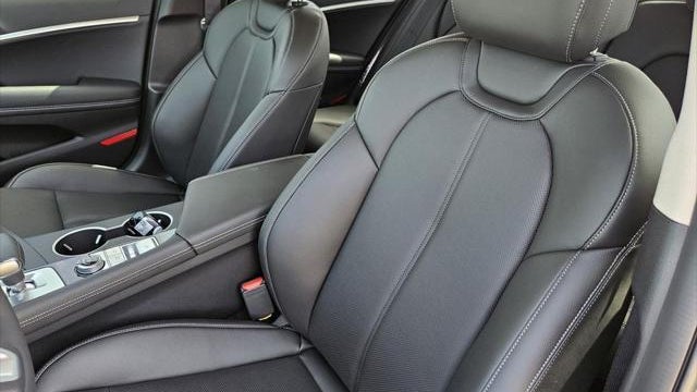 2025 Genesis G70 2.5T Standard