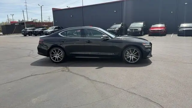 2025 Genesis G70 2.5T Standard