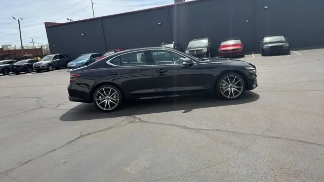2025 Genesis G70 2.5T Standard