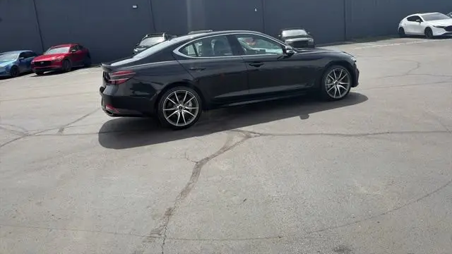 2025 Genesis G70 2.5T Standard