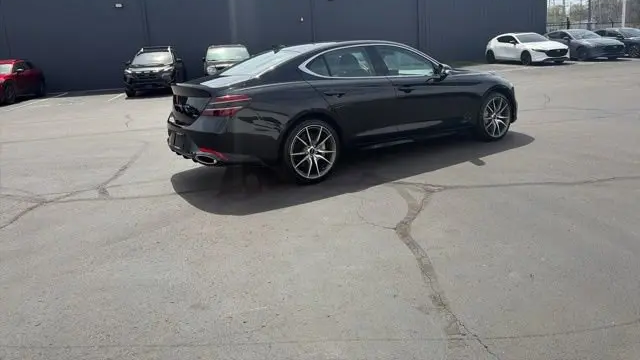 2025 Genesis G70 2.5T Standard