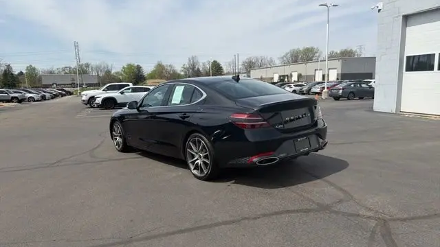 2025 Genesis G70 2.5T Standard