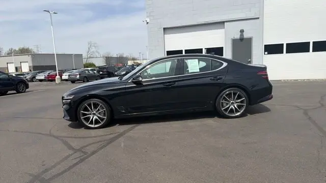 2025 Genesis G70 2.5T Standard