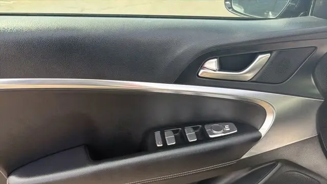2025 Genesis G70 2.5T Standard