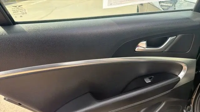 2025 Genesis G70 2.5T Standard