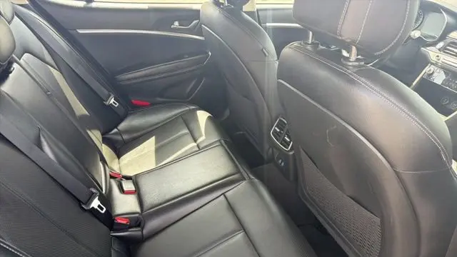 2025 Genesis G70 2.5T Standard