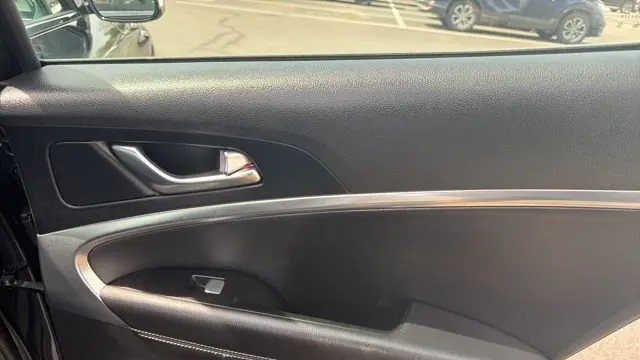 2025 Genesis G70 2.5T Standard