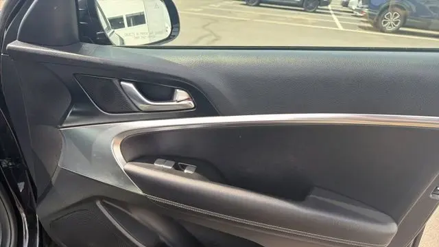 2025 Genesis G70 2.5T Standard