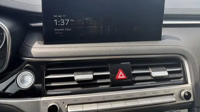 2025 Genesis G70 2.5T Standard