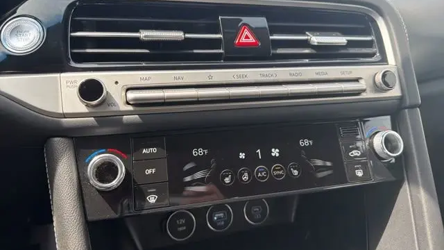 2025 Genesis G70 2.5T Standard