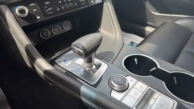 2025 Genesis G70 2.5T Standard