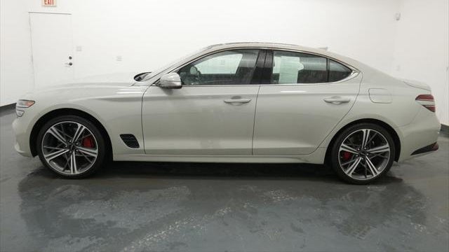 2025 Genesis G70 2.5T Standard