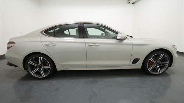 2025 Genesis G70 2.5T Standard