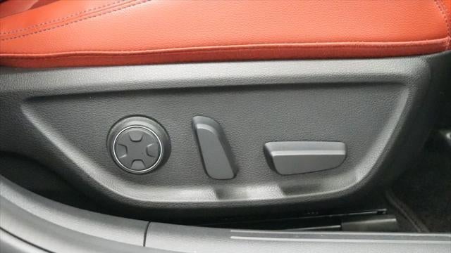 2025 Genesis G70 2.5T Standard