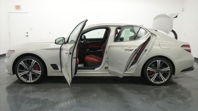 2025 Genesis G70 2.5T Standard