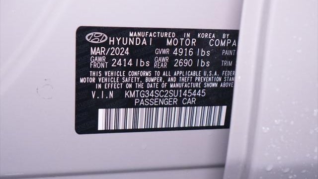 2025 Genesis G70 2.5T Standard