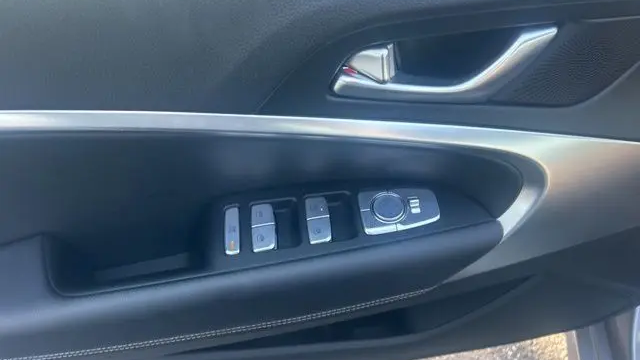 2025 Genesis G70 2.5T Standard