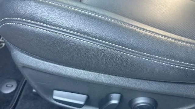 2025 Genesis G70 2.5T Standard