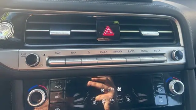 2025 Genesis G70 2.5T Standard