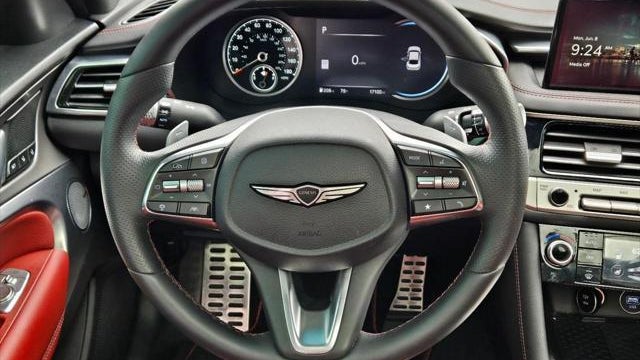 2025 Genesis G70 2.5T Standard