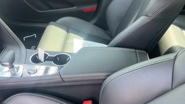 2025 Genesis G70 2.5T Standard