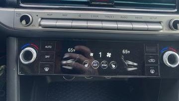 2025 Genesis G70 2.5T Standard