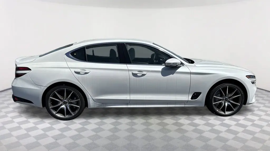 2025 Genesis G70 2.5T Standard