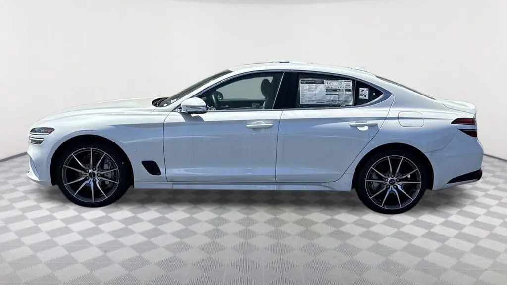 2025 Genesis G70 2.5T Standard