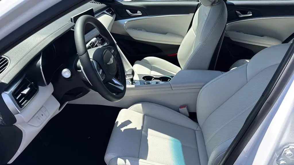2025 Genesis G70 2.5T Standard