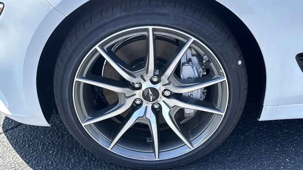 2025 Genesis G70 2.5T Standard