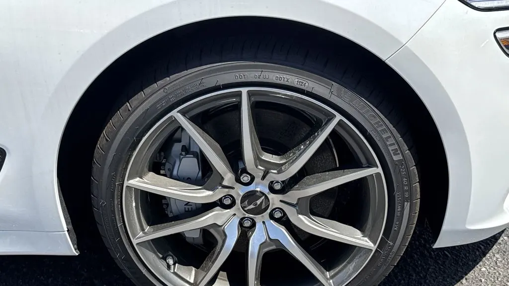 2025 Genesis G70 2.5T Standard