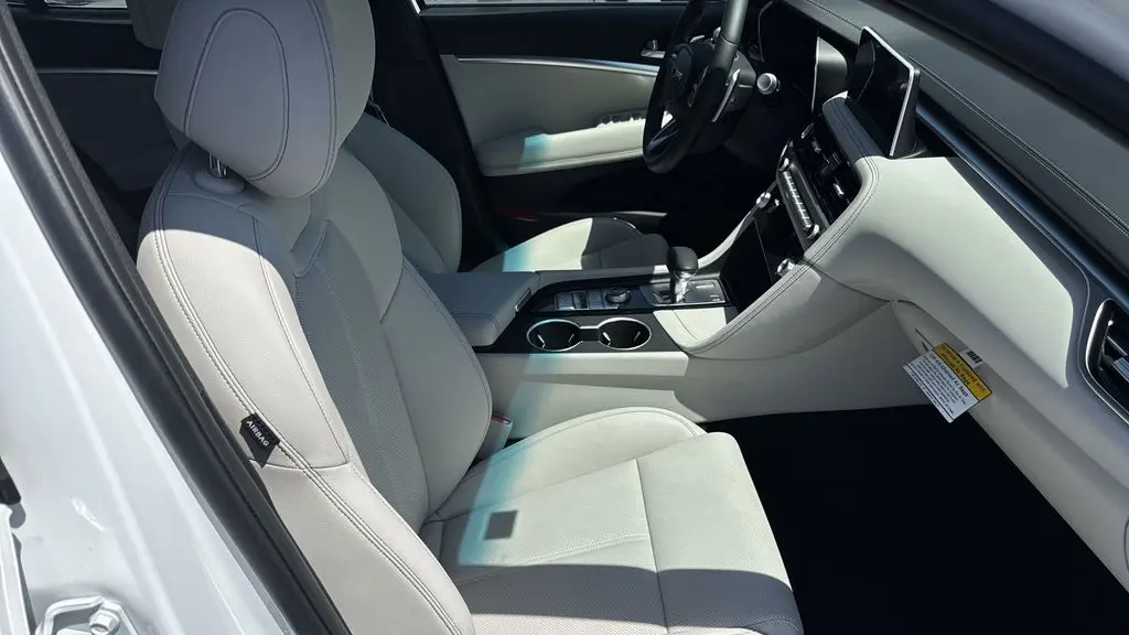 2025 Genesis G70 2.5T Standard
