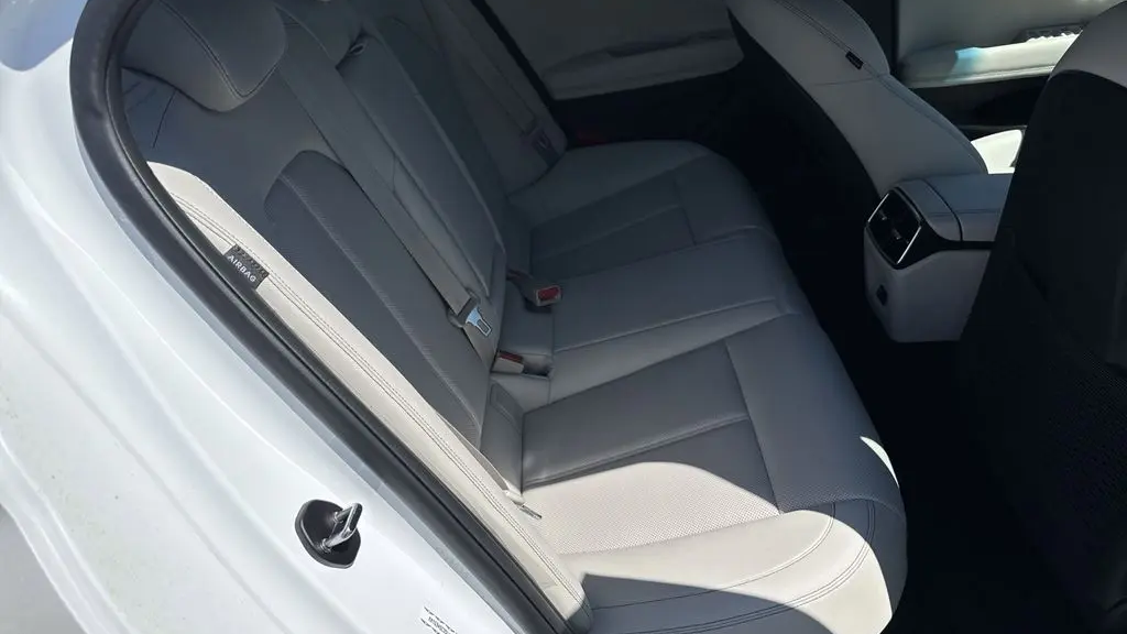 2025 Genesis G70 2.5T Standard