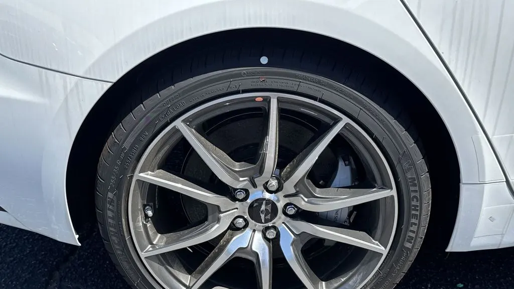 2025 Genesis G70 2.5T Standard