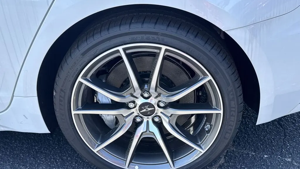 2025 Genesis G70 2.5T Standard