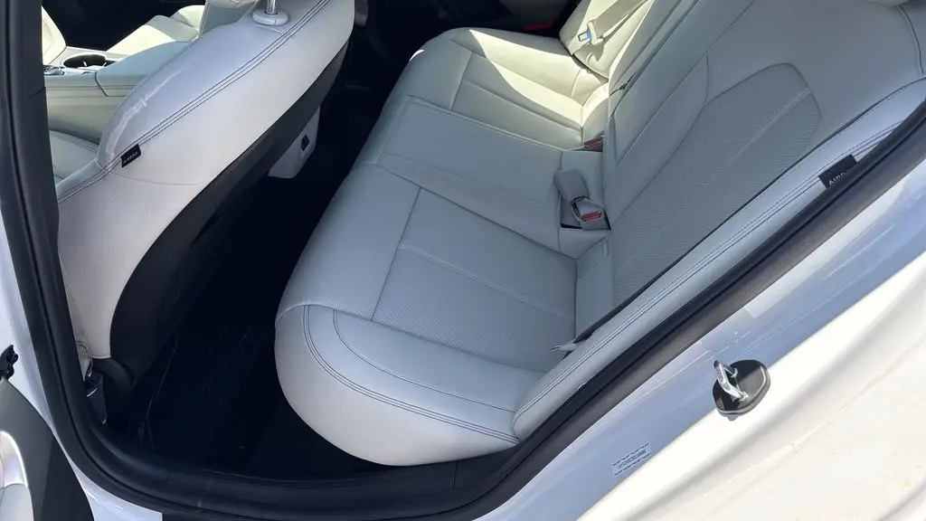 2025 Genesis G70 2.5T Standard