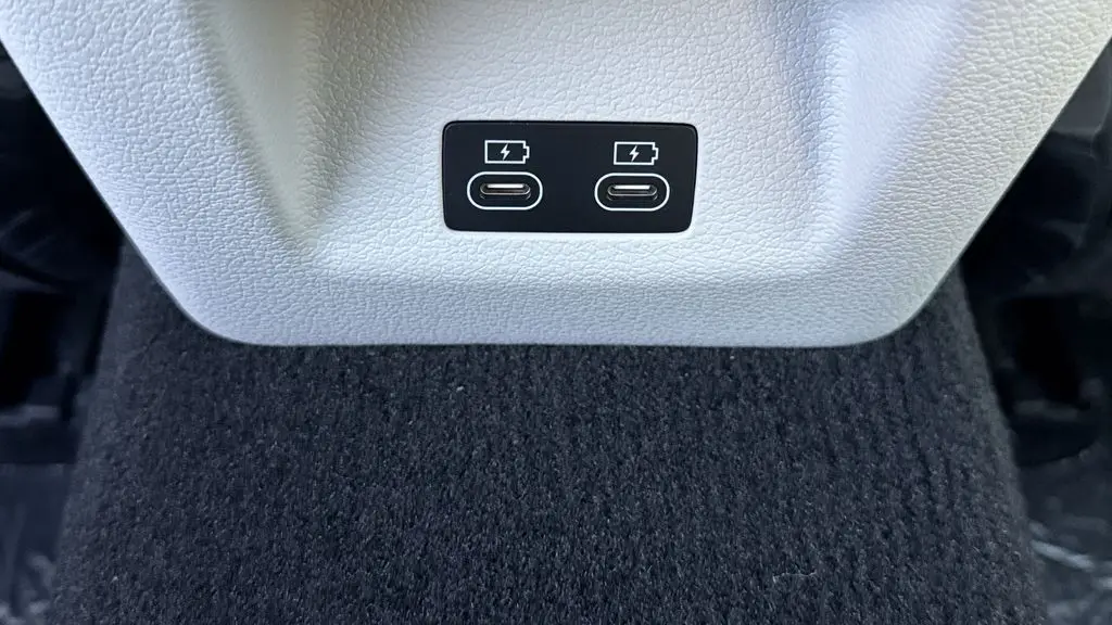 2025 Genesis G70 2.5T Standard