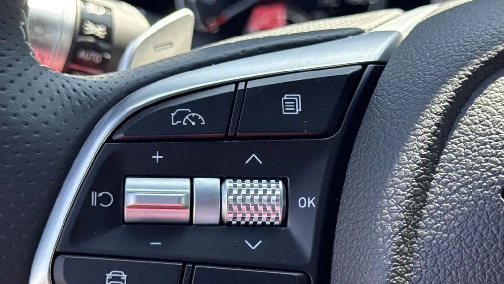 2025 Genesis G70 2.5T Standard