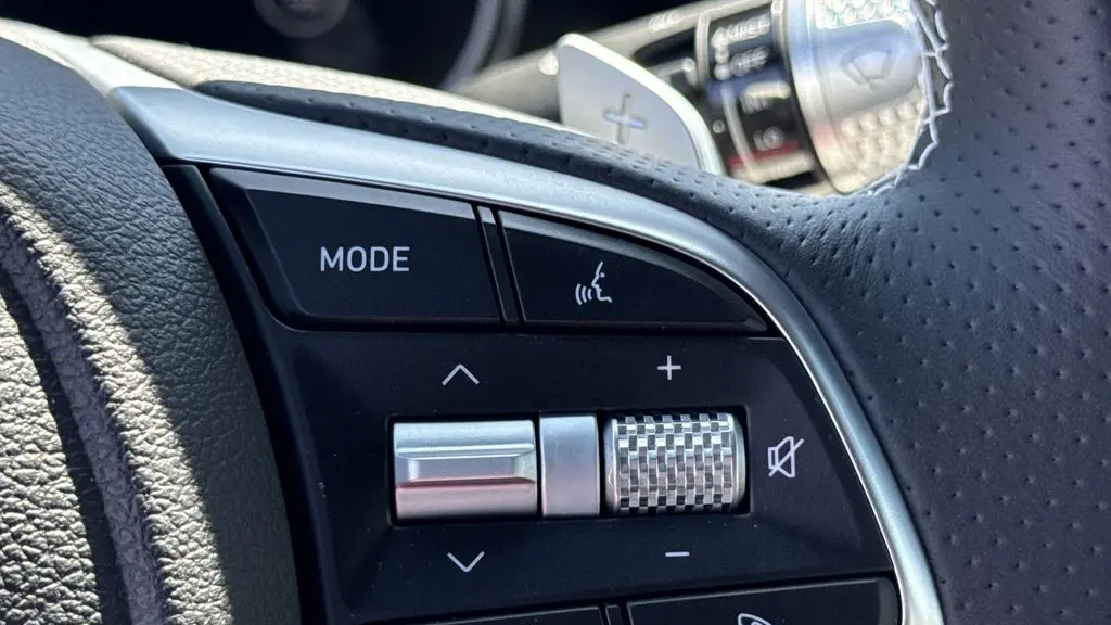 2025 Genesis G70 2.5T Standard