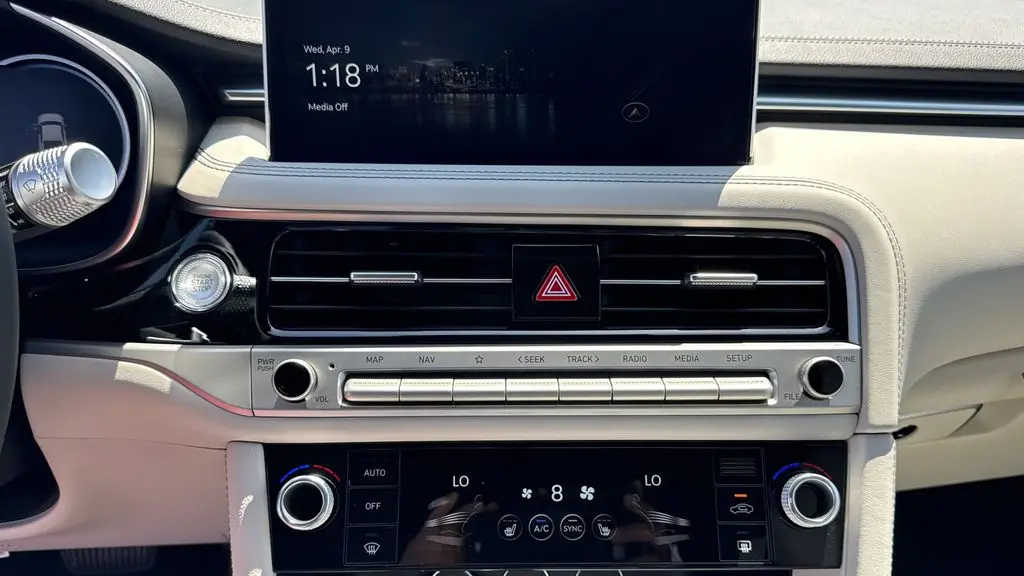 2025 Genesis G70 2.5T Standard