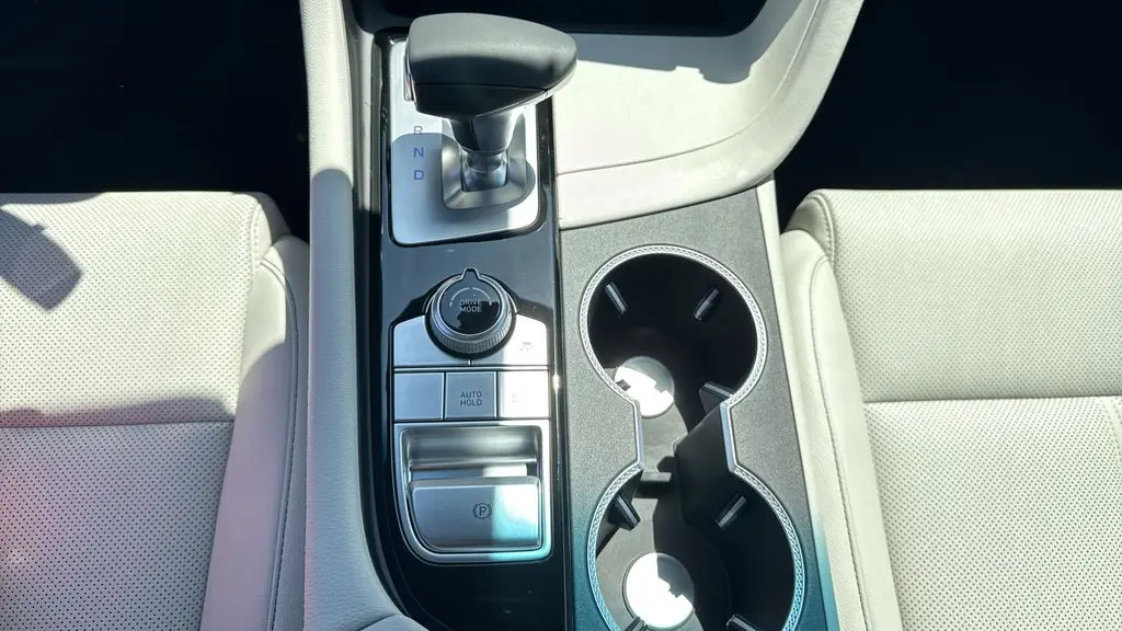 2025 Genesis G70 2.5T Standard