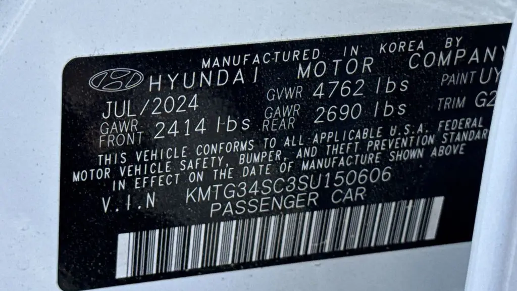 2025 Genesis G70 2.5T Standard