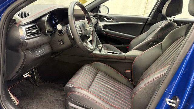 2025 Genesis G70 2.5T Standard