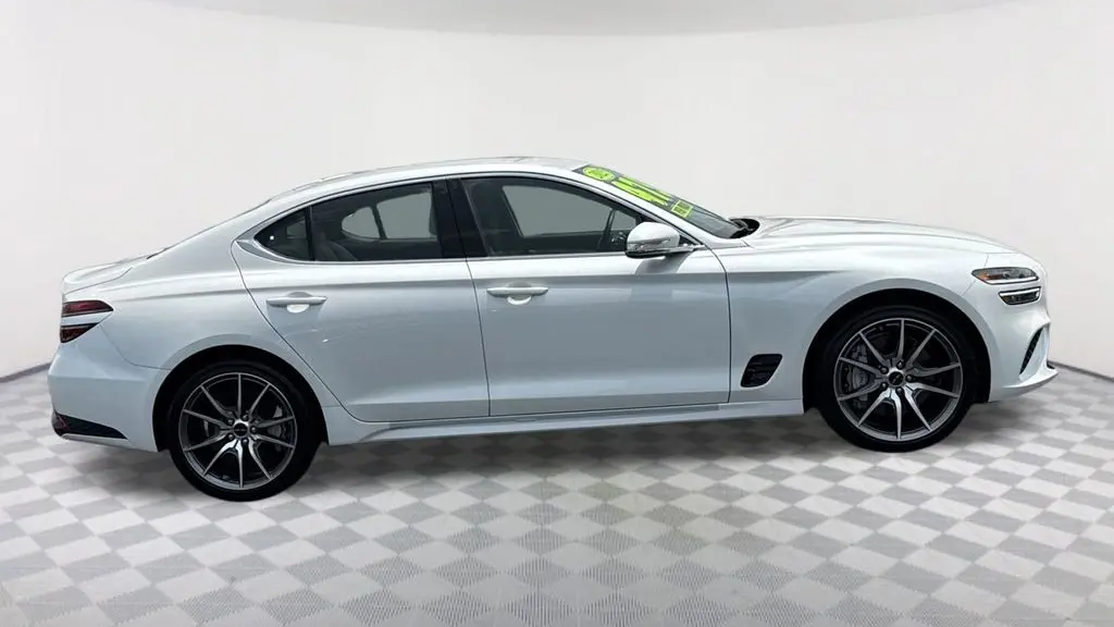 2025 Genesis G70 2.5T Standard