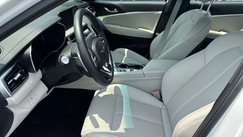 2025 Genesis G70 2.5T Standard