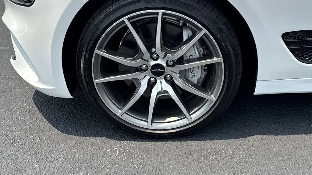 2025 Genesis G70 2.5T Standard