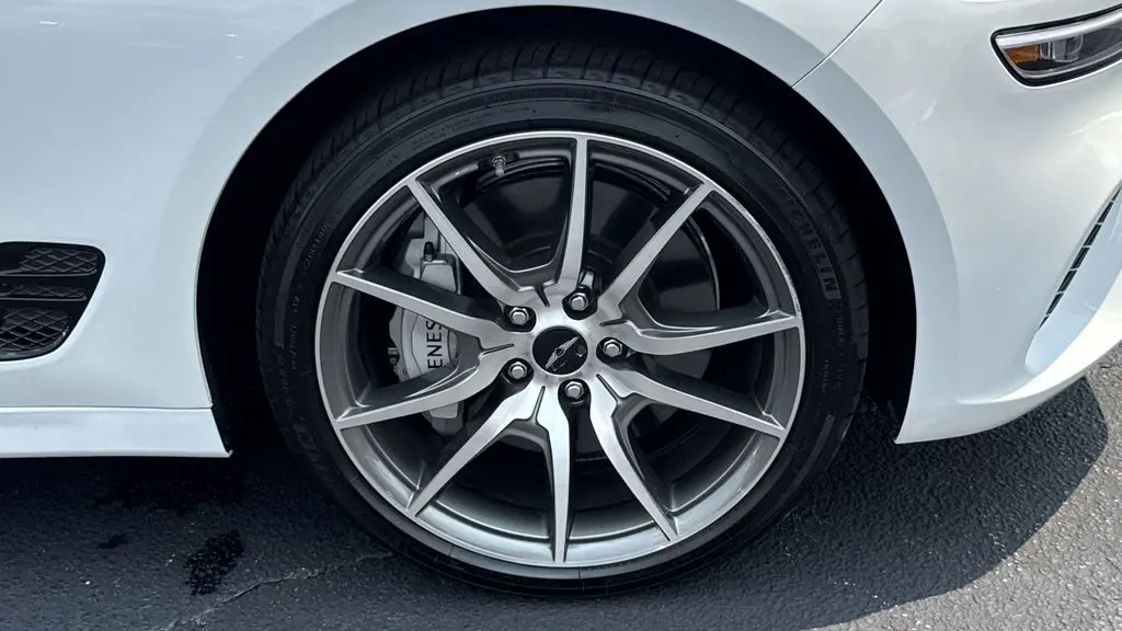 2025 Genesis G70 2.5T Standard